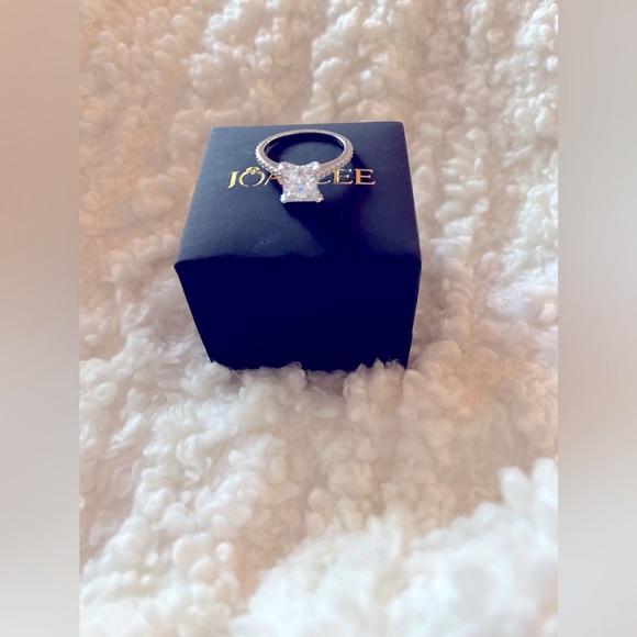 Ring - Picture 2 of 6